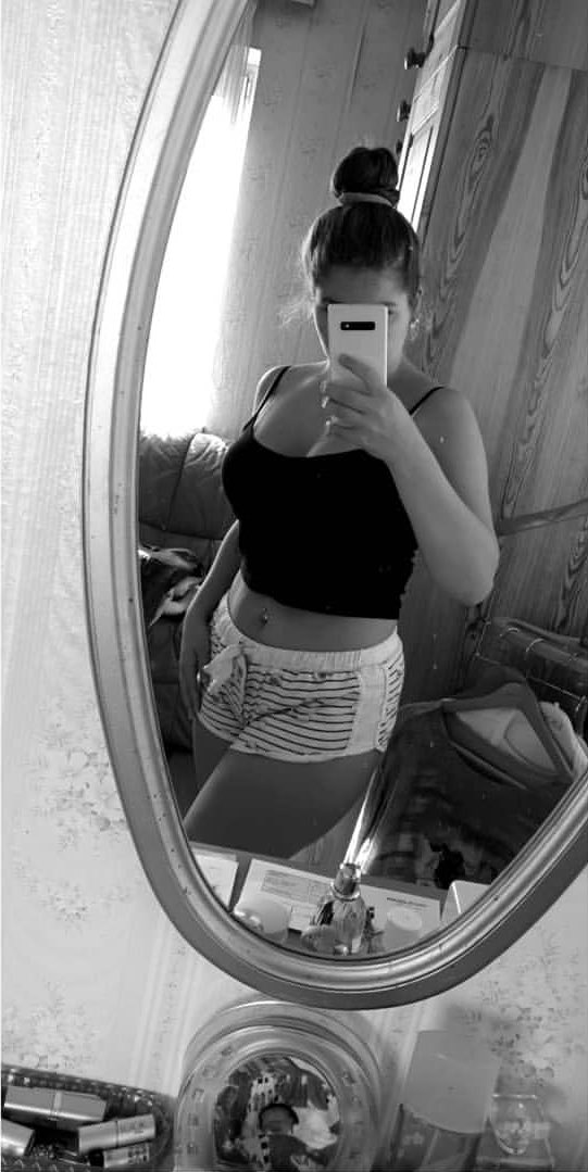 crunchgurl2002's tweet photo. I‘d like to be your only present ✨💸 https://t.co/Ne81HyEGz7