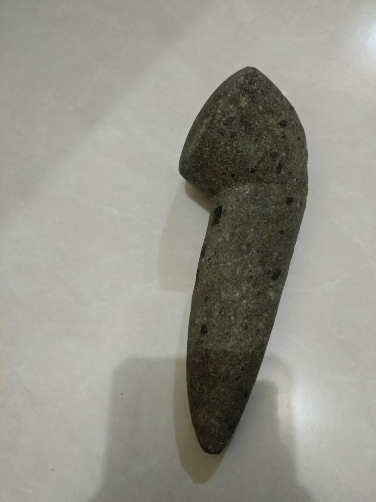 Lagi ngodek-ngodek dapur eh nemu airpods jaman megalitikum peninggalan kakek moyangku