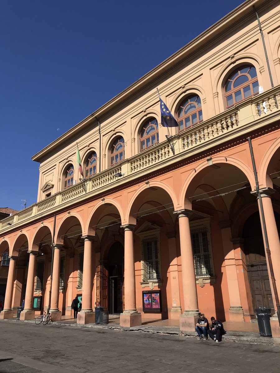 carnetdescapade's tweet photo. 🇮🇹 Hier avec @YummyPlanetBlog, on a loué des vélos 🚲 et on est allées se balader dans #Bologne - Trop sympa! 😍 #inEmiliaRomagna #STSRavenna #vélo https://t.co/bhzrTAweR8