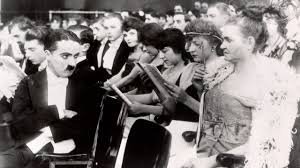 Levy-Thiébaut Mélanie (@levythiebaut) on Twitter photo PHILHARMONIE DE PARIS/ Dimanche 13 octobre à 11h Salle des concerts/ Chaplin: montage fait par mes soins sur des symphonies de Haydn et Mozart et des bruiteurs sur scène comme à l'époque!/ Orchestre Manifesto, direction Mélanie Levy-Thiébaut / billetterie.philharmoniedeparis.fr PHILHARMONIE DE PARIS/ Dimanche 13 octobre à 11h Salle des concerts/ Chaplin: montage fait par mes soins sur des symphonies de Haydn et Mozart et des bruiteurs sur scène comme à l'époque!/ Orchestre Manifesto, direction Mélanie Levy-Thiébaut / billetterie.philharmoniedeparis.fr