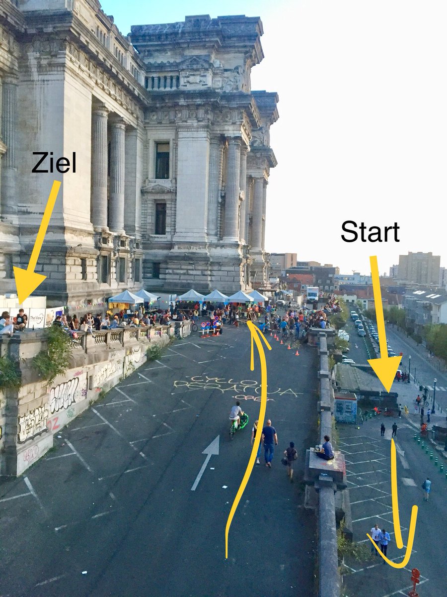 familienrad's tweet photo. Beim Lastenradfest in Brüssel gehts darum, mit Getränkekisten am  Transportrad eine Rampe beim Justizpalast hoch zu fahren. Dabei wird die Zeit in den Kategorien 2, 4, 6 oder 8 Kisten gemessen. Aber dabei sein ist alles! 😃#fêtedelacharge @CycleLogistics #activelogistics https://t.co/B0khNI1tvt