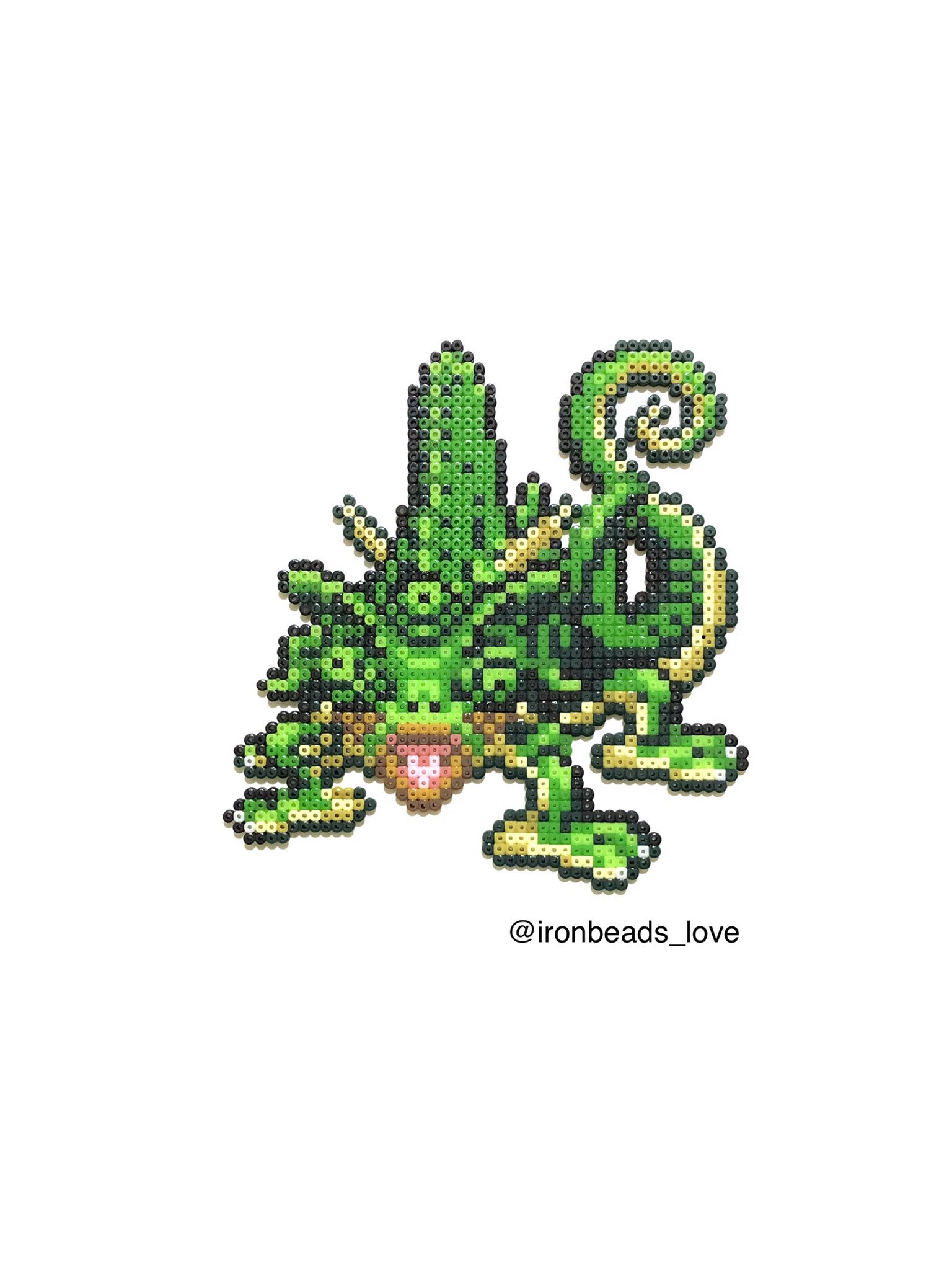 アイロンビーズ好きの夫婦 Di Twitter ドラクエ6 おおイグアナ 旅人の洞窟で遭遇する やけつく息で麻痺させてくる中々の厄介者 この色はまさにおっきなカメレオン 笑 鮮やか系の緑グラデモンスター ドランゴ配色にも活かせそうです ๑ ᴗ アイロンビーズ