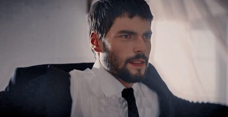 bu bakış 😎 
İyiKiDoğdun AkınAkınözü