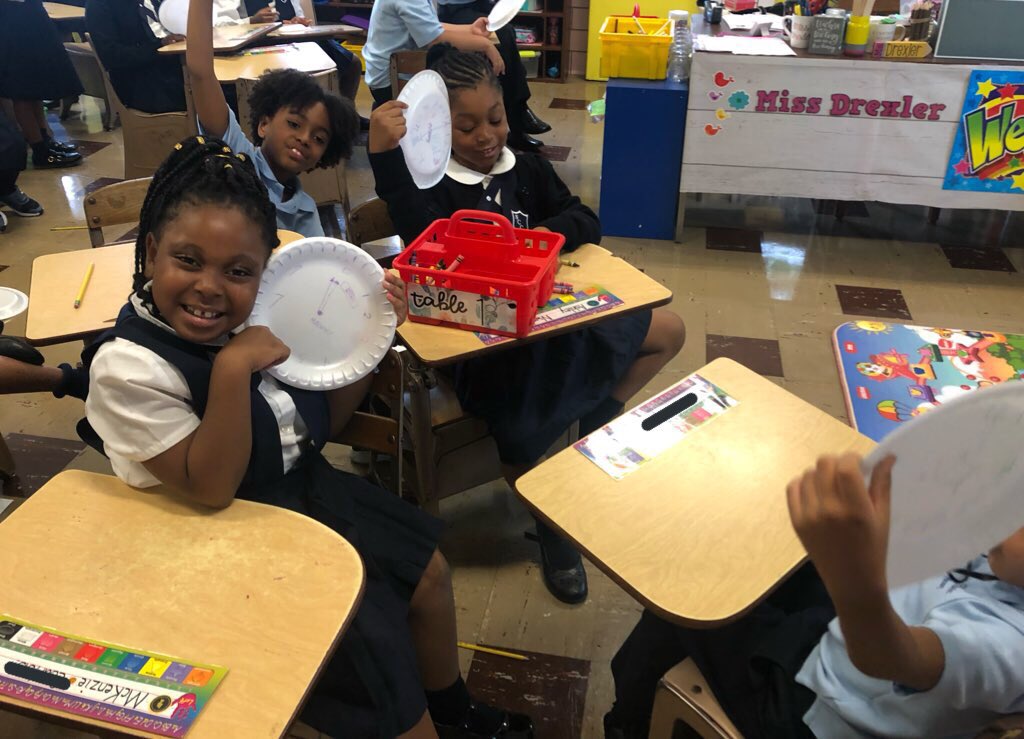 MissDrexler_'s tweet photo. Last week, we created analog clocks out of paper plates to practice telling time!! #secondgradecrew #Allsmilesin2nd https://t.co/Tzd8SJToii