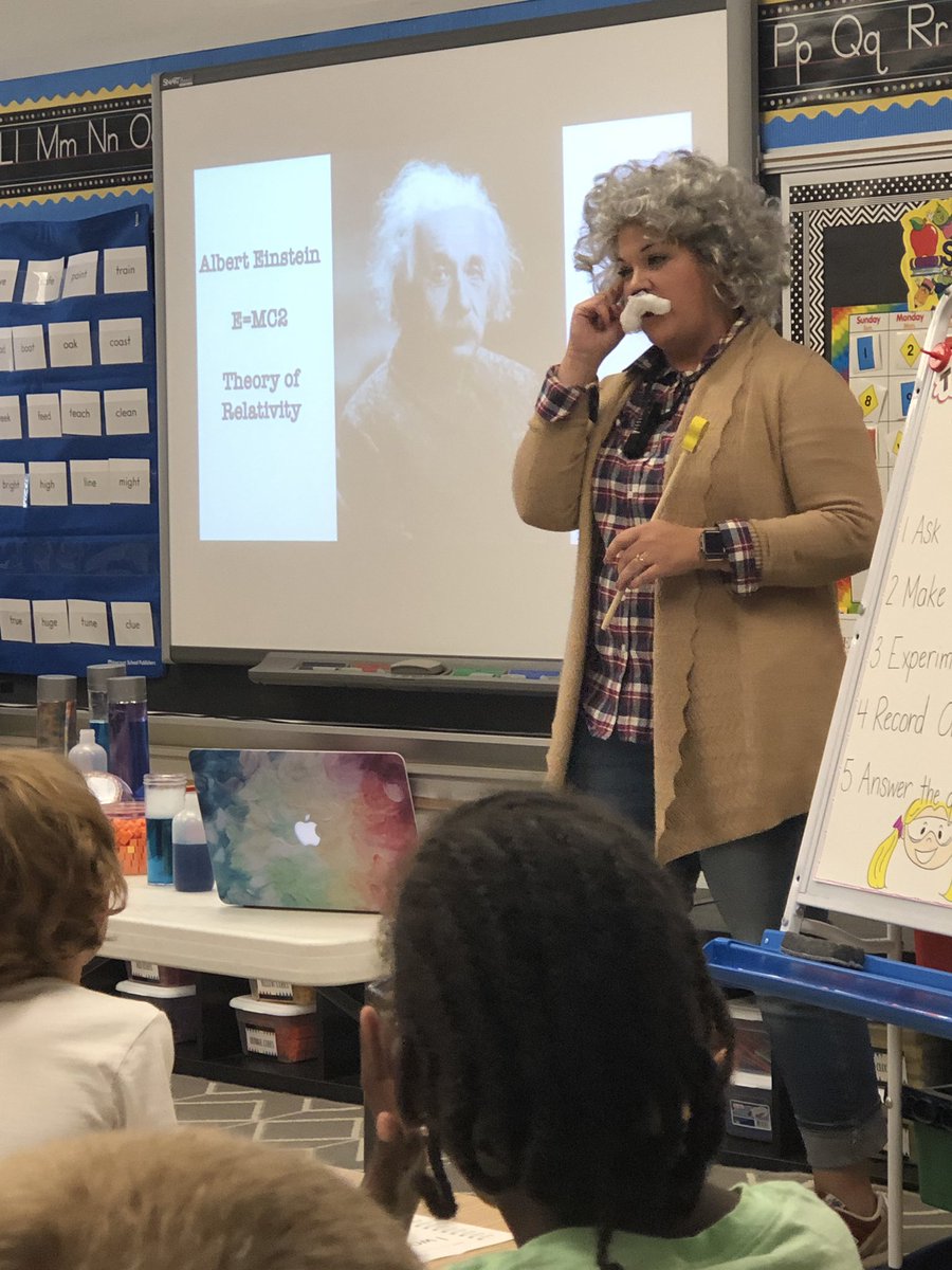 WaterfieldFaith's tweet photo. 2K- We 💙🧡 science with Mrs. K or Albert Einstein!   #lettiebrown https://t.co/kHfauaIEXx