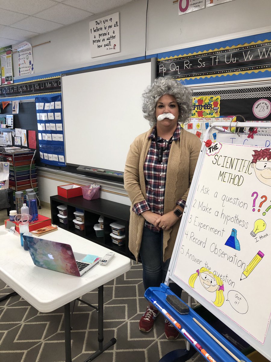 WaterfieldFaith's tweet photo. 2K- We 💙🧡 science with Mrs. K or Albert Einstein!   #lettiebrown https://t.co/kHfauaIEXx