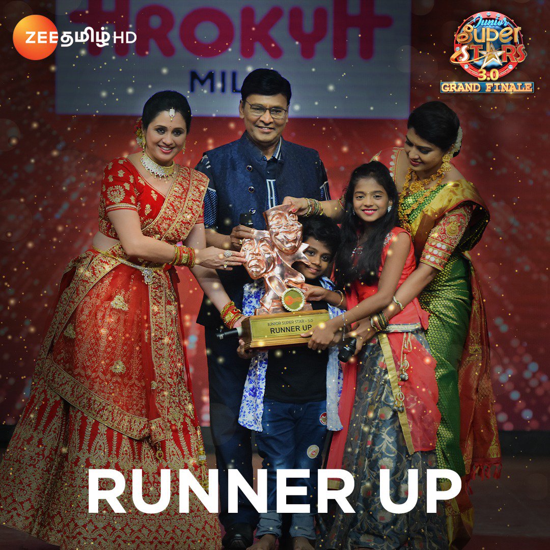 ZeeTamil's tweet photo. வெற்றியை தீர்மானிப்பது எண்கள் மட்டும் அல்ல! மக்களின் மனதில் இடம் பிடிப்பதே மிகச்சிறந்த வெற்றி ஆகும்! ஜூனியர் சூப்பர் ஸ்டார்ஸ் 3.0வின் Runner Up Title-ஐ வாங்கிய சஹானா மற்றும் பெனெடிக் ஜோன்சிர்க்கு ஜீ தமிழின் மனமார்ந்த வாழ்ததுக்கள்! #GrandFinale #JSSFinale #TitleWinner #ZeeTamil https://t.co/Lq6oba55OD