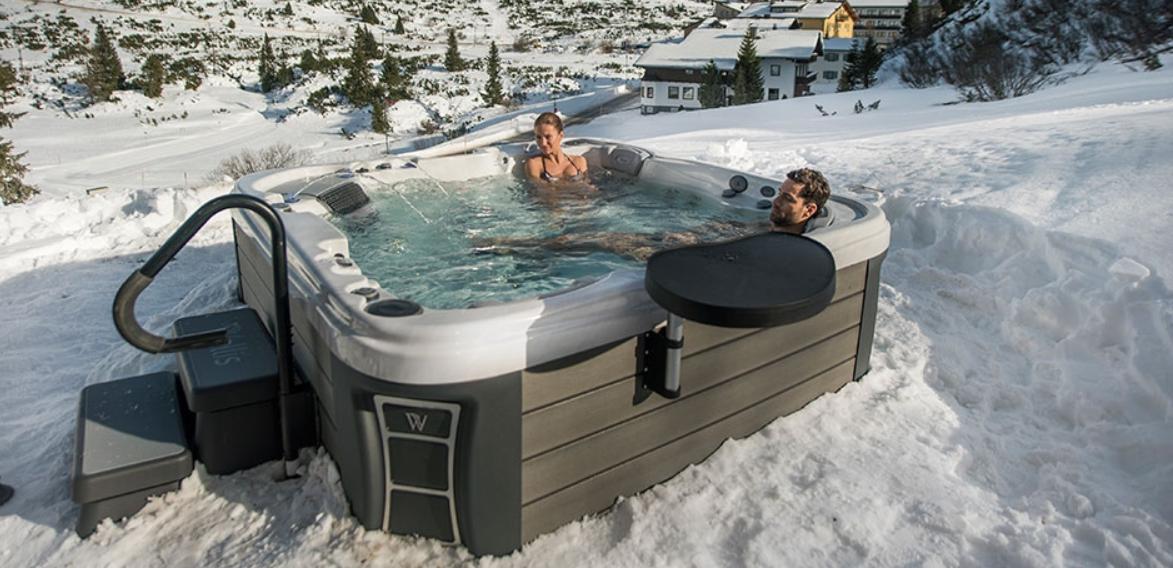 Don't let a bit of cold weather put you off getting in your spa, they were built for the cold! ❄️💦 #hottub #weather #winter #cold #sunday #wellis