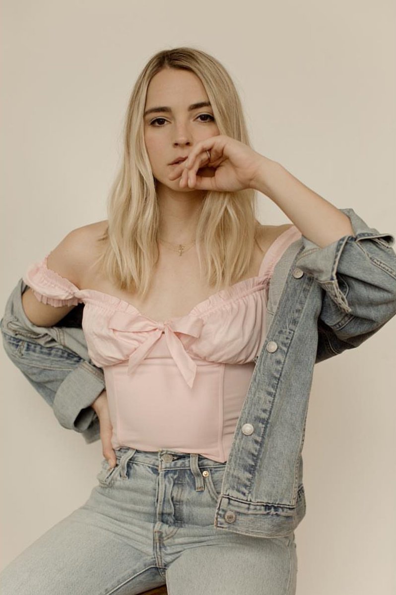 My top's already half off, aren't you gonna finish the job? 

#SeductiveSunday