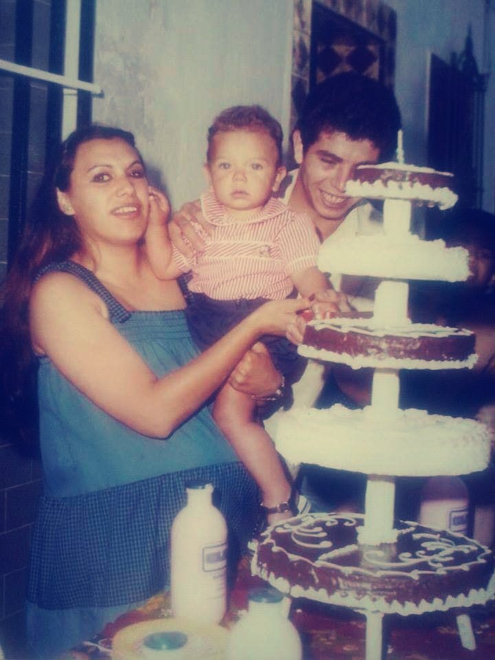 ArtistaSoler's tweet photo. Mi 1 CUMPLEAÑOS patio de la cerca hermosa c/alfarería 32 TRIANA #osariosoler #sevilla #sevillana #recuerdos #triana #trianera #callealfareria #patiodelacercahermosa #lacercahermosa #filella https://t.co/OXIWthQlw7