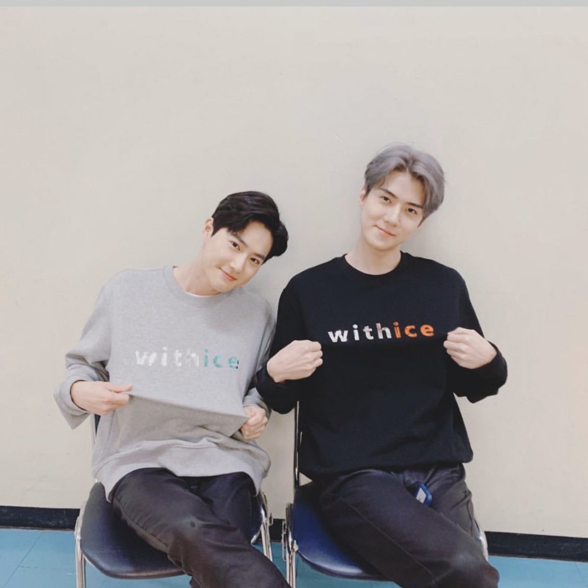 woohsehun's tweet photo. how to keep your phone secured: https://t.co/UCwgvcnqCy