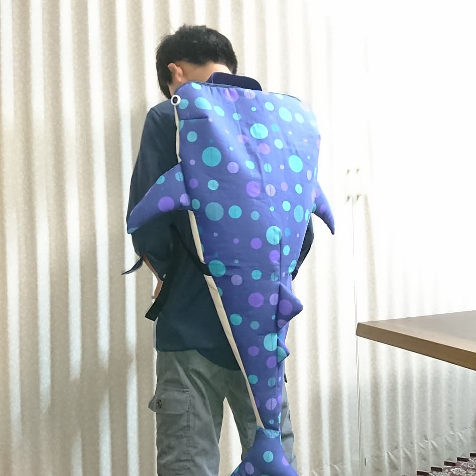 ジンベイザメ　リュックサック　　ハンドメイド　鮫 うちの息子くんが背負ってくれたけど、やっぱり大きい‼️ 横幅は肩幅