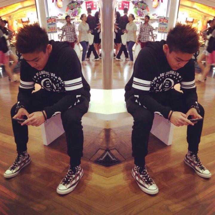 Mr_YDZBenjamin's tweet photo. Come hangout with me on #BIGOLIVE https://t.co/BwUEwZok4q https://t.co/bR5YmVGZJR