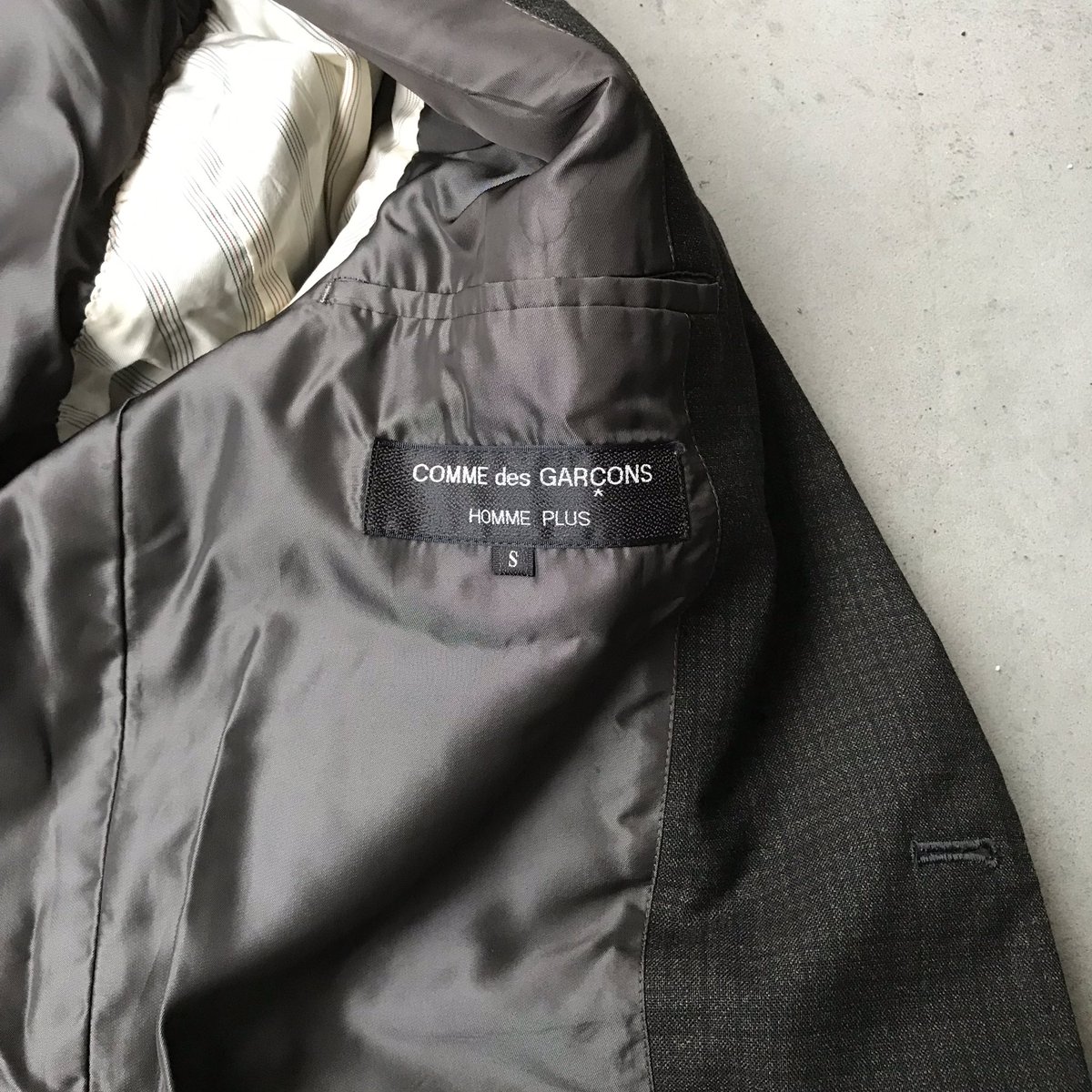 used_orikata's tweet photo. 【24000人突破記念プレゼント企画】

・ Comme des garcons homme plus
     Wool design jacket

・Vivienne westwood man
    Blue check sarouel pants

当選人数
各アイテム1名様

参加条件
このツイートをRT &amp; 折形をフォロー

期間 9月末〆

たくさんのご応募お待ちしております。 https://t.co/bGMIKvAGLV