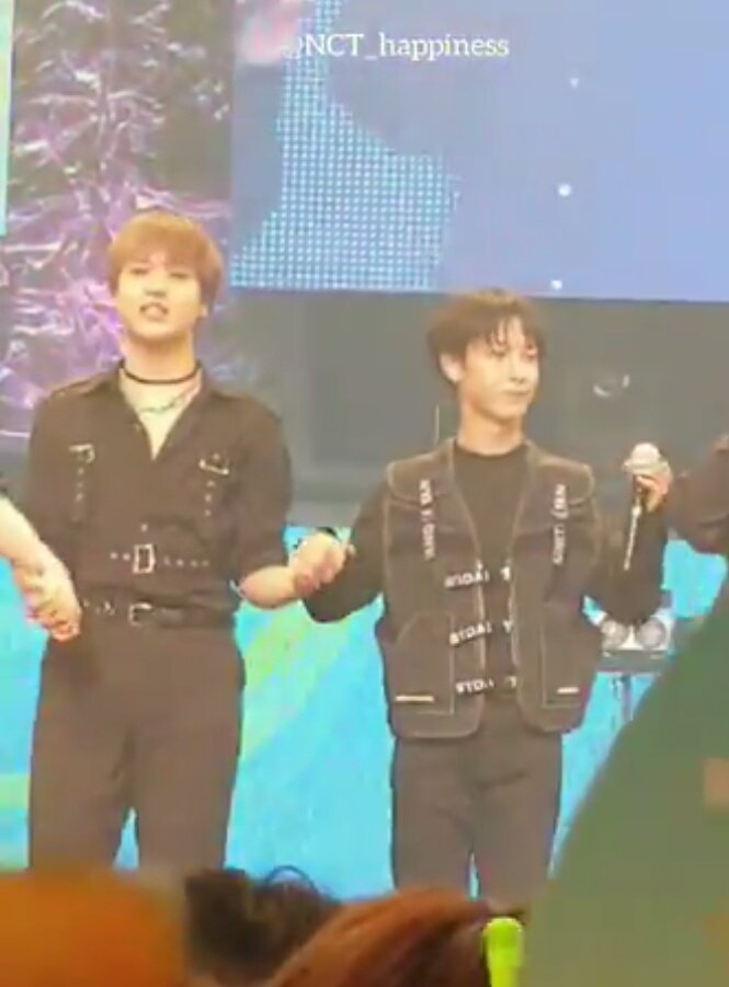 มึง ไม่ได้ป้ะ อินจุนจะเหลือตัวแค่นี้ไม่ได้ป้ะ ยังกะยืนกับจอห์นกับลูคัส  555555555555555555555555555555555555555555555555555555555555555555