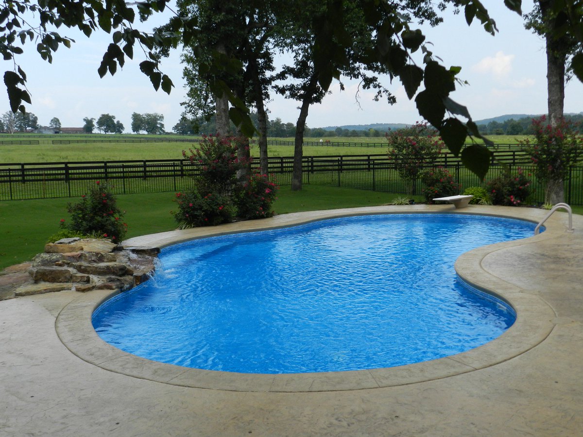 It's the last day of summer and the last day of the weekend. Wouldn't a great backyard be a great way to make the most of it? #LastDayOfSummer