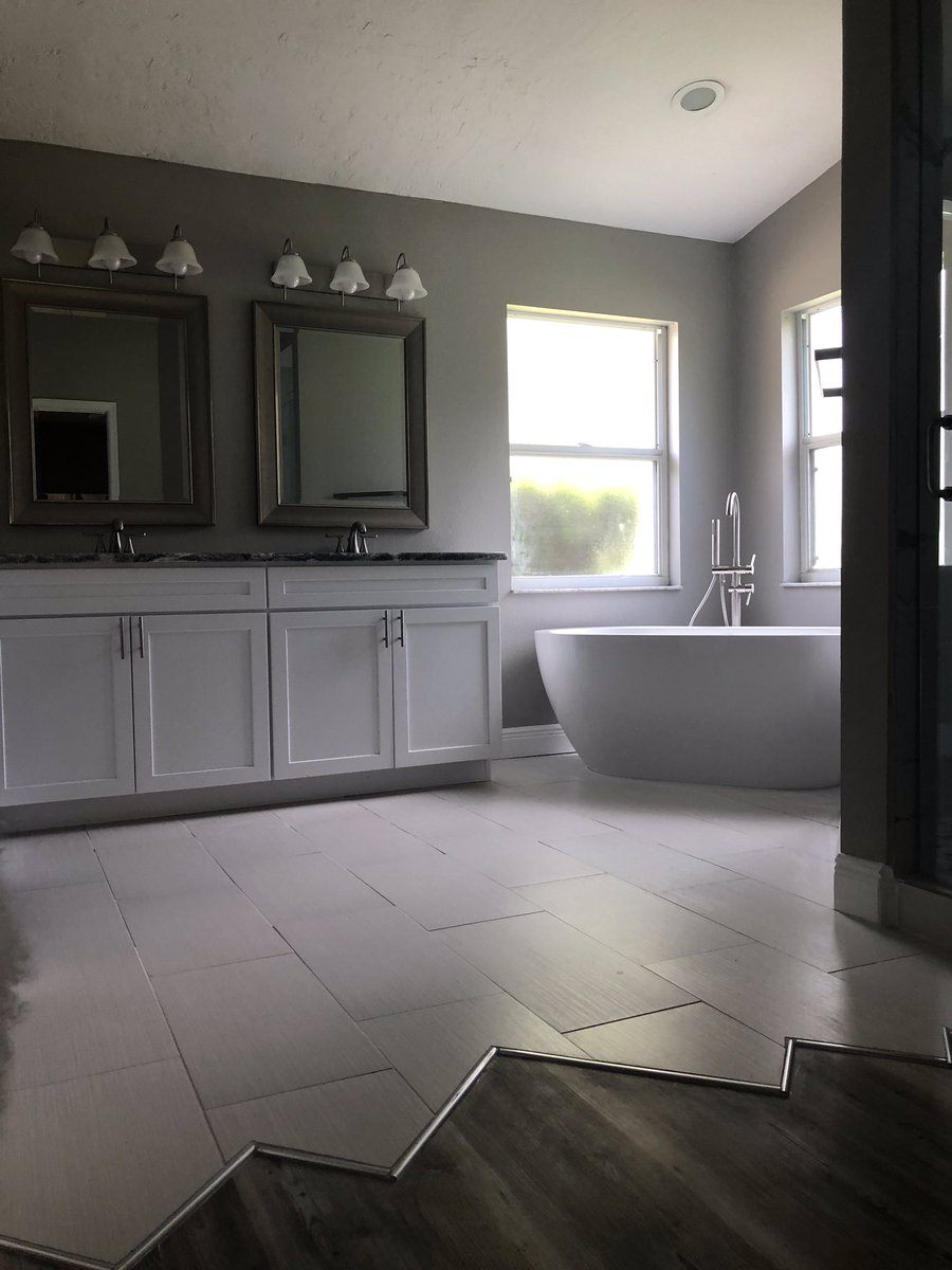 AlabellaInt's tweet image. @AlabellaInt we strive to think outside the box when it comes to designing a space for my clients. This master bathroom was updated from the 80s to fabulous and the clients were ecstatic! #design #interiordesign #interiordesignmatters #interiordesigner #interior