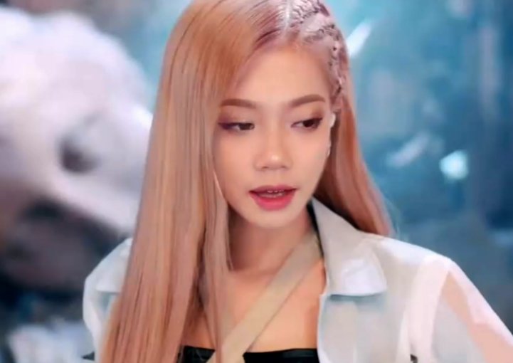 adeliasaberina's tweet photo. Adel as blackpink's member ㅋㅋ
#blackpink #zaoapp https://t.co/w0LkhYcuyR