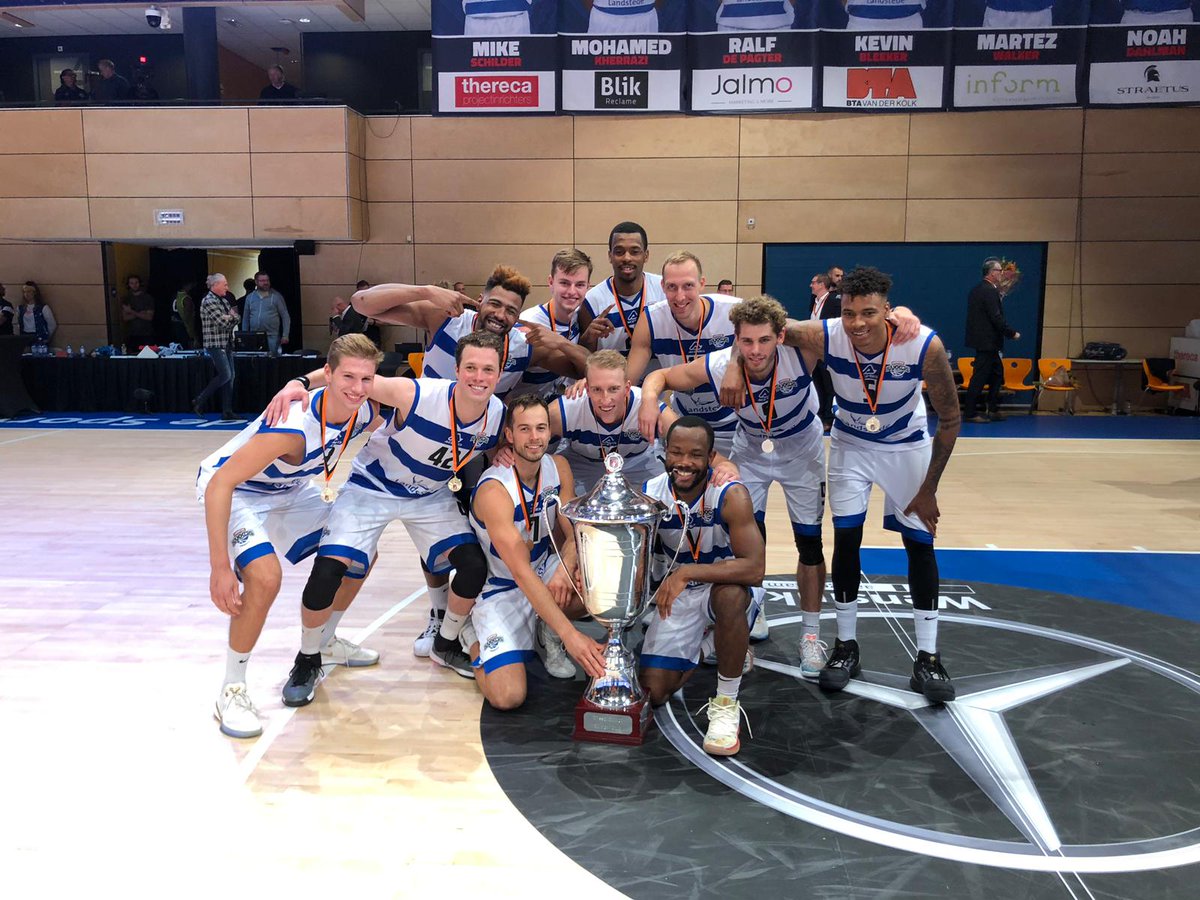 LandstedeBasket's tweet photo. Landstede Hammers wint de Supercup🏆!! #Hammertime #Zwolle #Supercup https://t.co/CfV3riYSpY