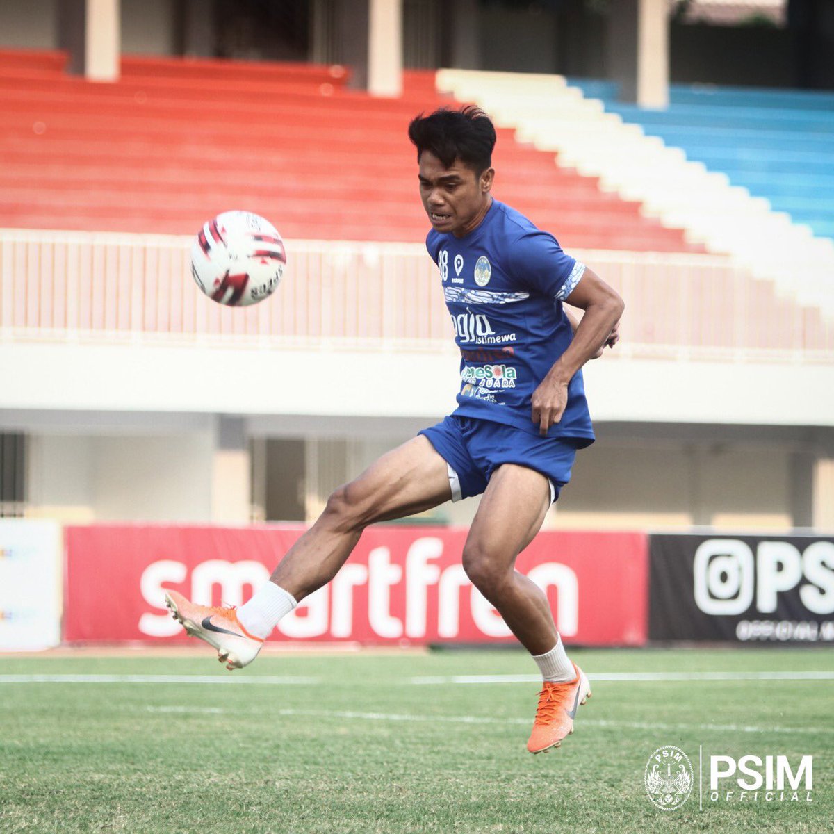Persiapan terakhir Laskar Mataram jelang laga kontra Madura FC di stadion Mandala Krida, Minggu (22/9) sore 🏃🏻‍♂️.

#LaskarMataram #AYDK #SpiritOf1929