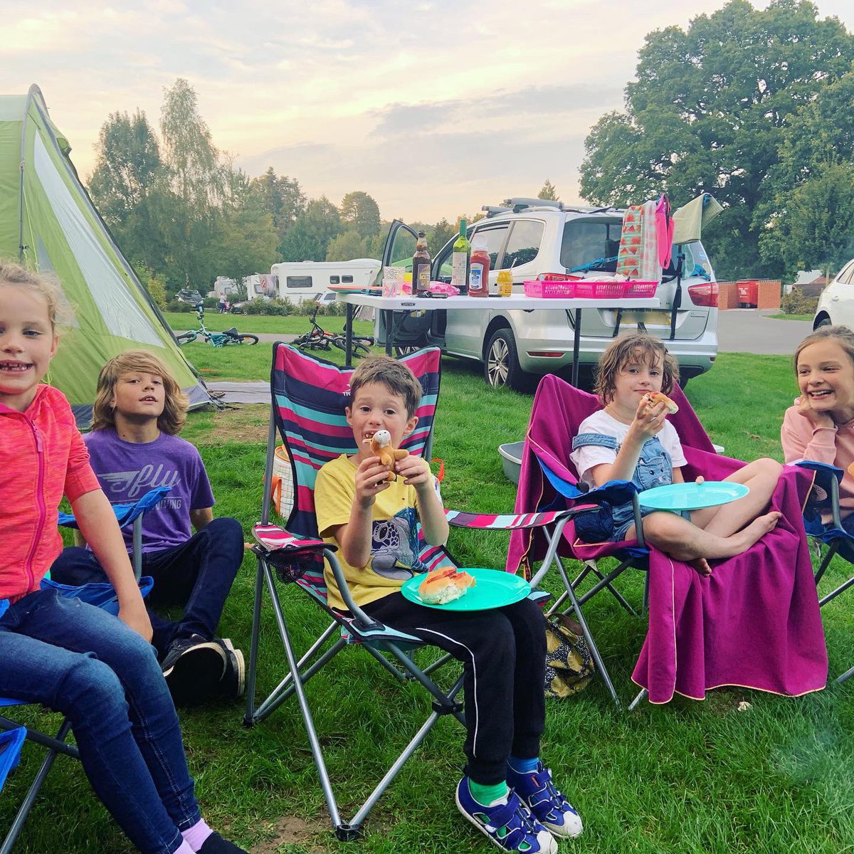 choosevanlife's tweet photo. Quickie road trip to the FoD 🌲🚐🥳 It rained again lol 💦 #choosevanlife #roadtrip #forestofdean #wyevalley #vanlife #rv #motorhome #camping #familytravels #traveltribe @Whitemead_Park https://t.co/fJWhDFi9c6
