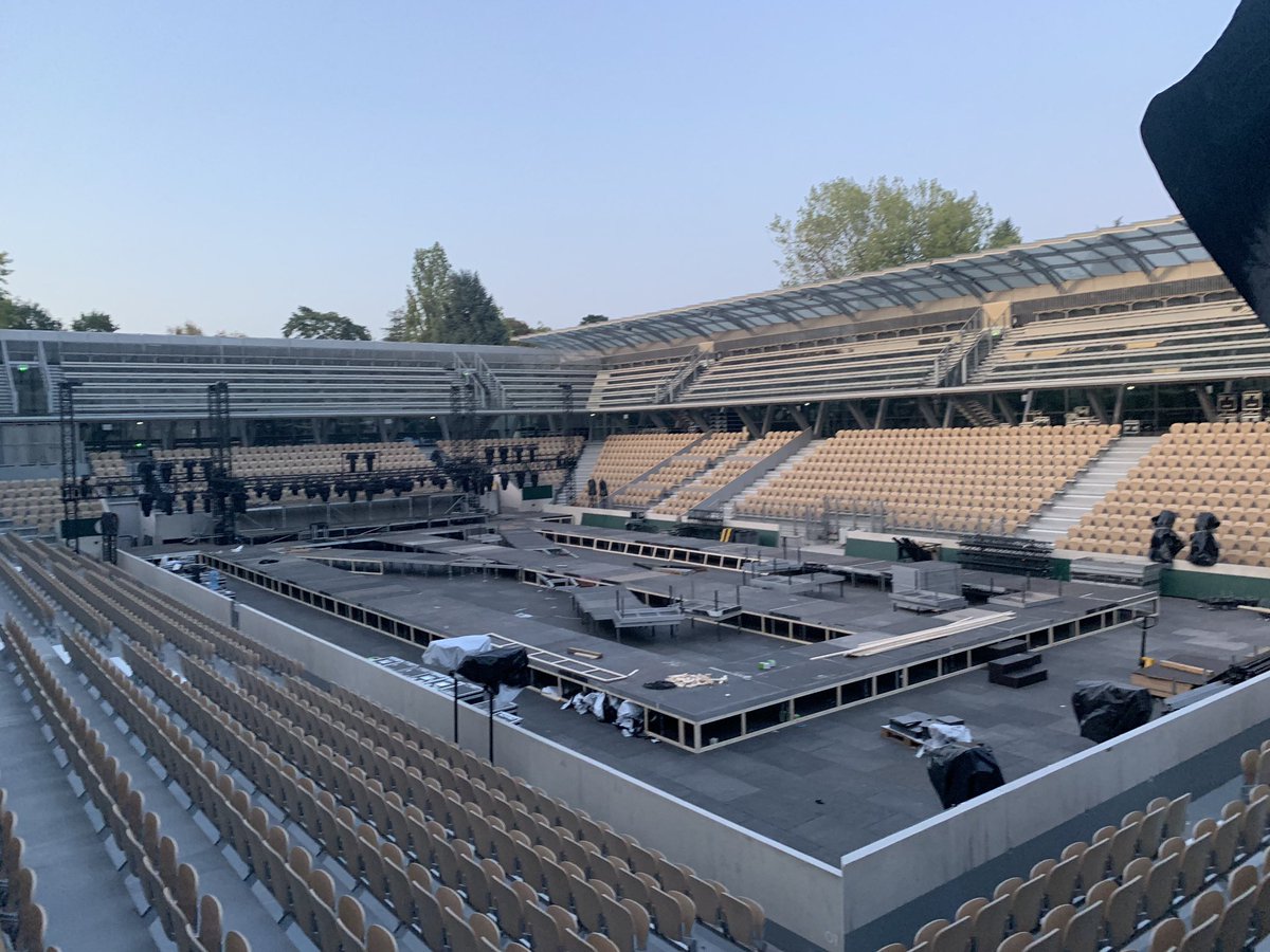 Prêts pour le #EtamLiveShow à Roland Garros mardi soir ? Nous lancerons à cette occasion WeCare pour une mode et une lingerie plus vertueuse et plus de diversité. A suivre online ou sur W9. Merci à @angele_vl @AyaNakamuraa @ClaireLaffut @bethditto and gossip @avamax pour le show.