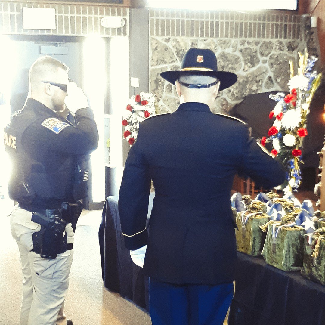 wyoguard's tweet photo. The cremains of 23 WY vets were laid to rest on Wed. @oregontrail StateVeteransCemetery, in Evansville. The ceremony was completed in conjunction w/the #MissinginAmericaProject, WY Vets Comm., WY Army Military Funeral Honors Team, various motorcycle clubs, &amp; WY law enforcement. https://t.co/Rtmj8KRCrR