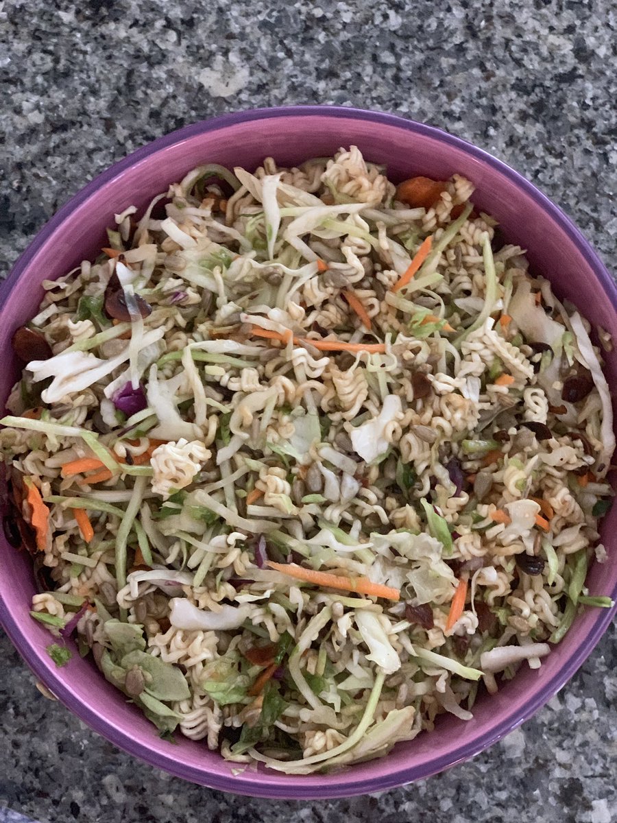 Grateful24x7's tweet photo. Sundayโs are for football, family and food! ๐๐ช๐ถ๐ฅ๐ฅฉ #cookin #broccolislaw #kale #sunflowerkernels #toatedalmonds #cabbage #carrots https://t.co/8N81rx9jqW