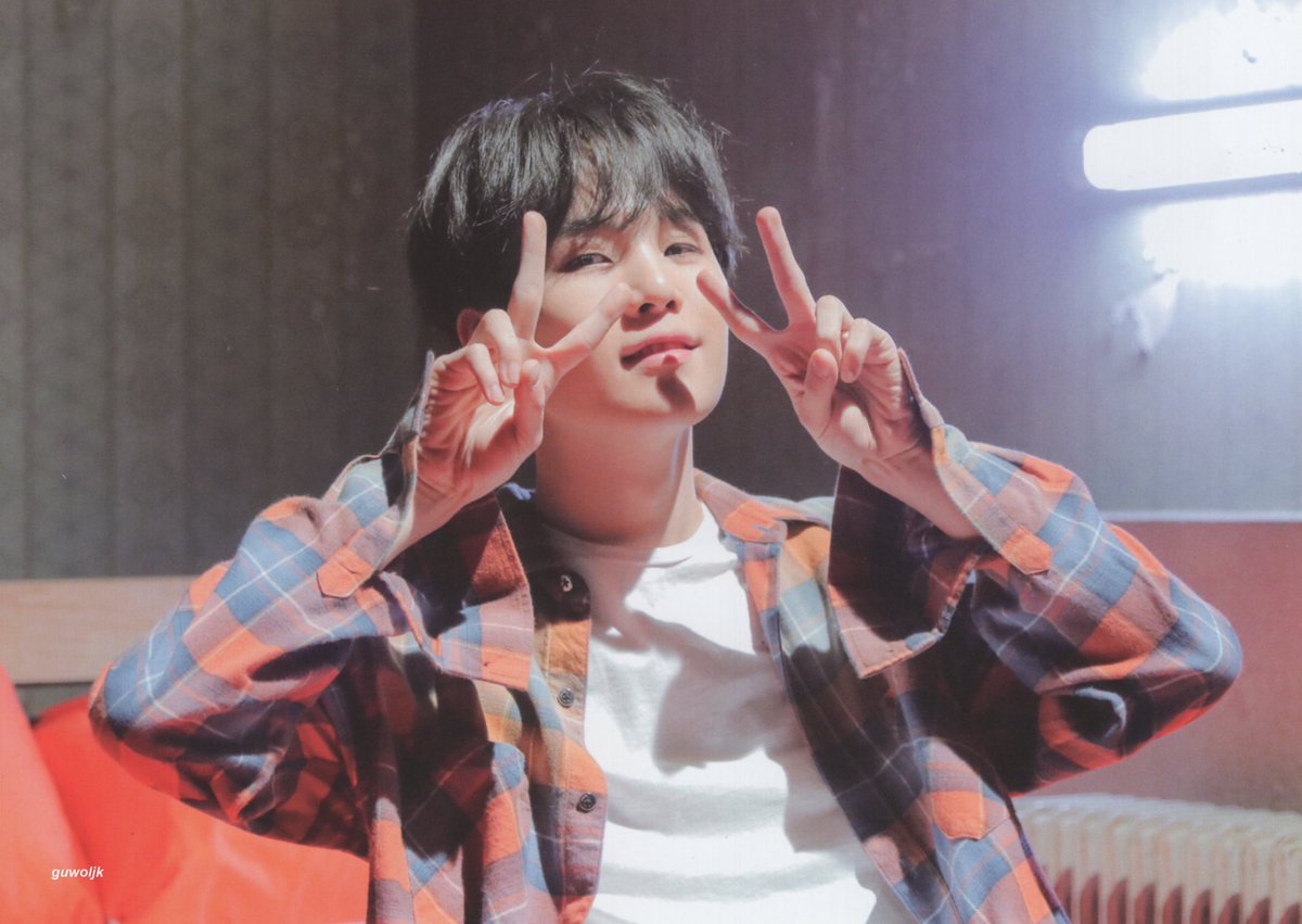 GomGGo_'s tweet photo. 슈짐으로 달달한 타임슬립물 보고싶다...

-형, 이것도 몰라요?
-...
-설대 다니는 거 다 구라죠.
-구라는 뭔 구라야 임마. 공부나 해.

하면서 머리 콩 쥐어박는..

디제이 닁기×고삼 즴니 https://t.co/2x9CZQMgdM