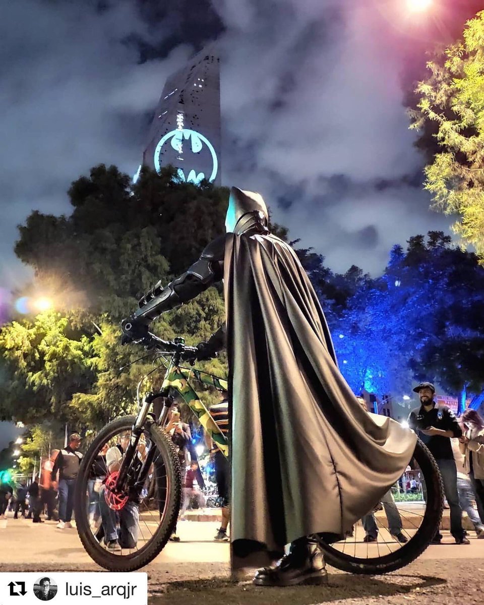 910Mir's tweet photo. Batman a favor de cuidar del Planeta 🌎 
@mejorenbici 
@BiciManager 
@MayaEnBici https://t.co/tOKpxpXxv1