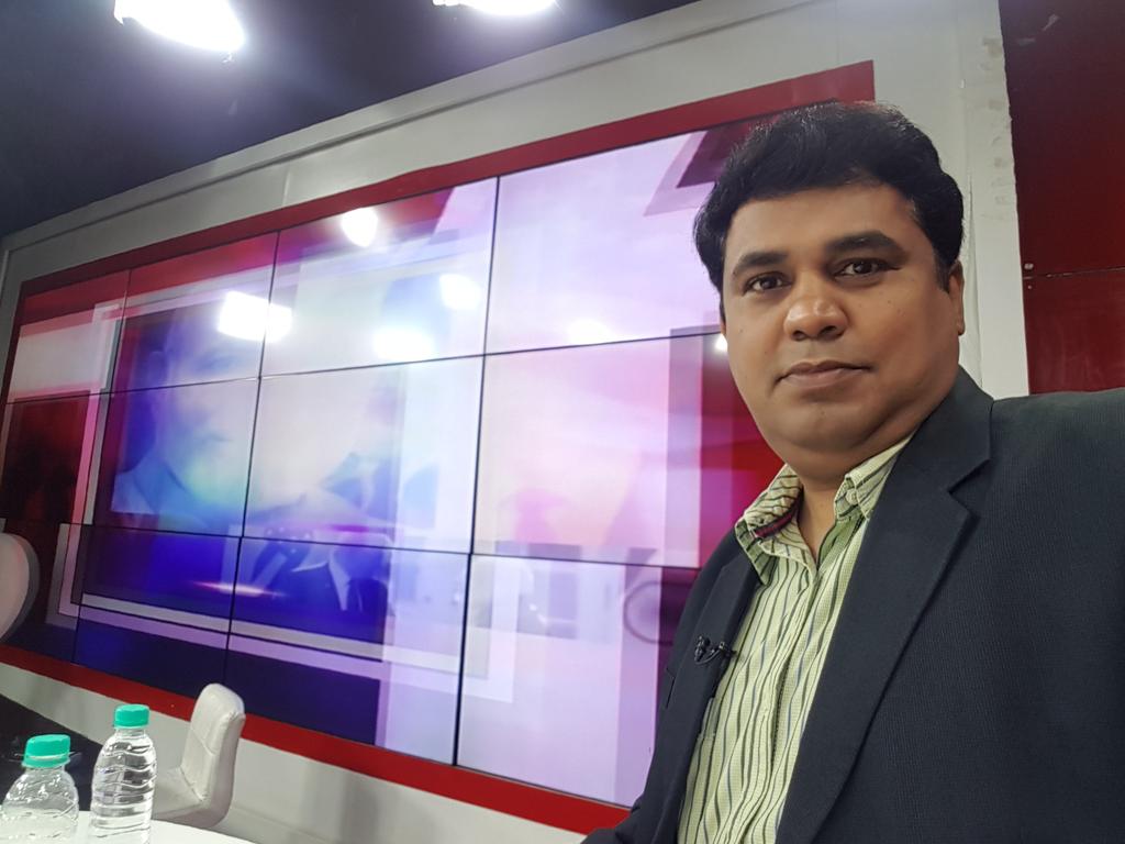 Journo_Nimish's tweet photo. #HowdyModi total disagree with @ChetanNature.. this event will increase faith of nternational business community in India 😁
#HowdyMody #HowdyEconomy #HowdyIndianEconomy #howdyHouston #howdypolitics https://t.co/6prSqt14LH