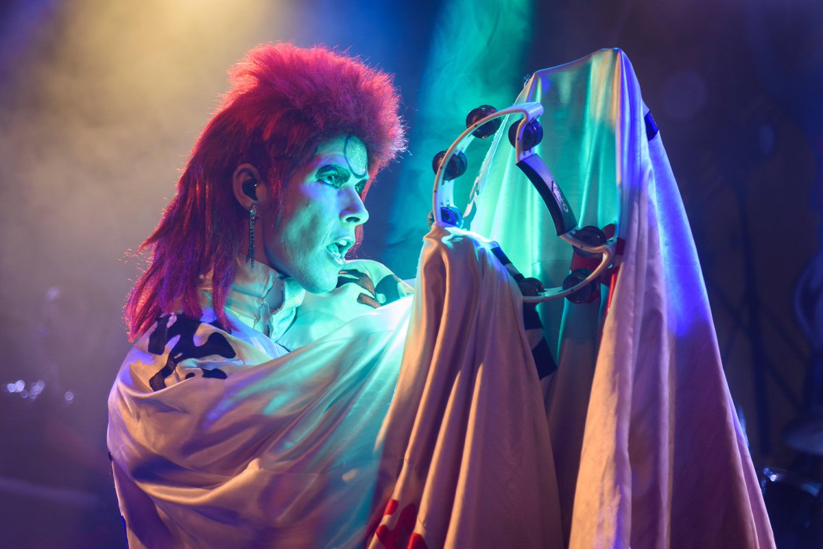HertfordCornExchange (@hertscornexchg) on Twitter photo #Hertford David Bowie lovers. Join <a href="/absolutebowie/">Absolute Bowie</a>
here on Friday 20 December.
"Lovingly crafted Bowie show" NME
Tickets->> bit.ly/AbBowieHerford…
Pic: @Ashtreelake
#ChristmasParty #Bowieforever #AbsoluteBowie #Herts #Hertford David Bowie lovers. Join <a href="/absolutebowie/">Absolute Bowie</a>
here on Friday 20 December.
"Lovingly crafted Bowie show" NME
Tickets->> bit.ly/AbBowieHerford…
Pic: @Ashtreelake
#ChristmasParty #Bowieforever #AbsoluteBowie #Herts