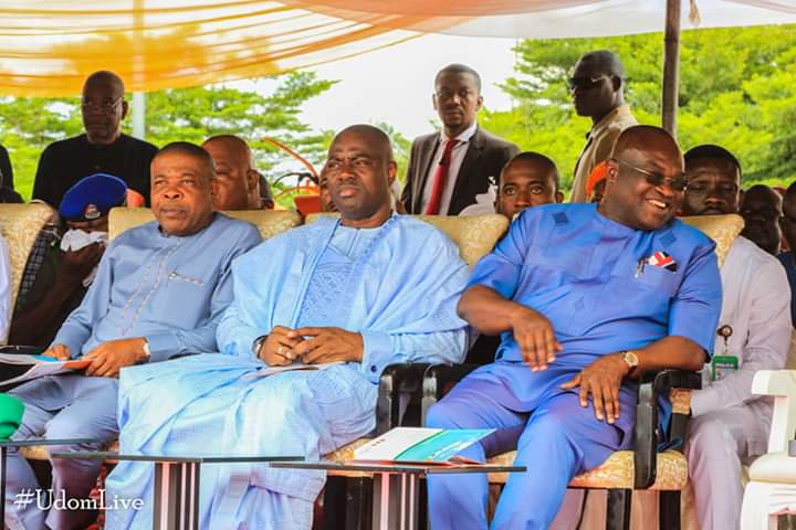 ebekeng1's tweet photo. #AkwaIbomAt32
PHOTOS:

Imo State Governor,  Rt. Hon. @EmekaIhedioha CON joins the Vice President, @ProfOsinbajo, Abia State Governor, Okezie Ikpeazu, Oyo State Governor, @seyimakinde and other eminent Nigerians to celebrate the 32nd anniversary of Akwa Ibom State. https://t.co/0SbXTQcaY5