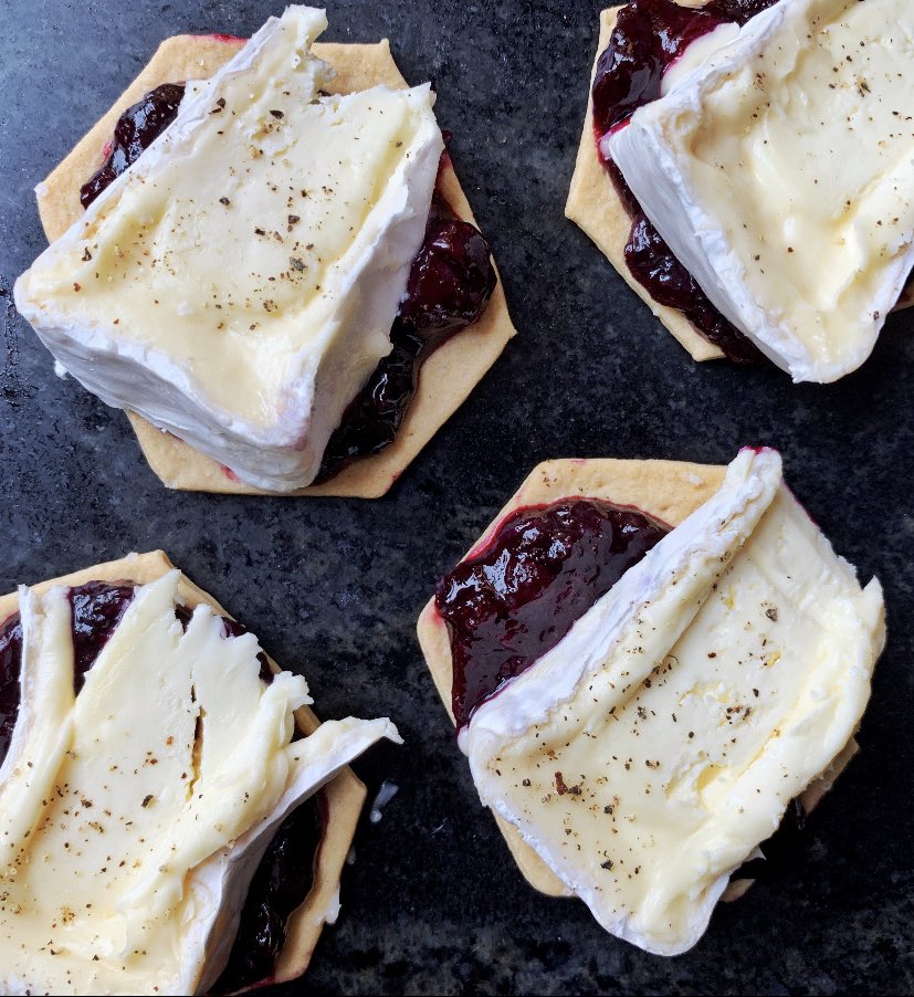 Thread: 5 PERF PAIRINGS THAT WILL NEVER FAIL YOU 🙏starting with Brie + Berry Jam FT St Stephen from <a href="/FourFatFowl/">Four Fat Fowl</a> w/ Empresa blueberry lemon thyme 🍓 #CheeseChurch