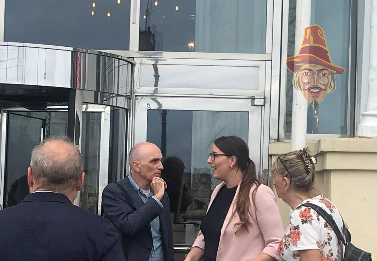 GuidoFawkes's tweet photo. UPDATE: Guess who was spotted getting friendly with Williamson in Brighton... https://t.co/Jbi8ZNI3rr https://t.co/mtXNy7LeHX