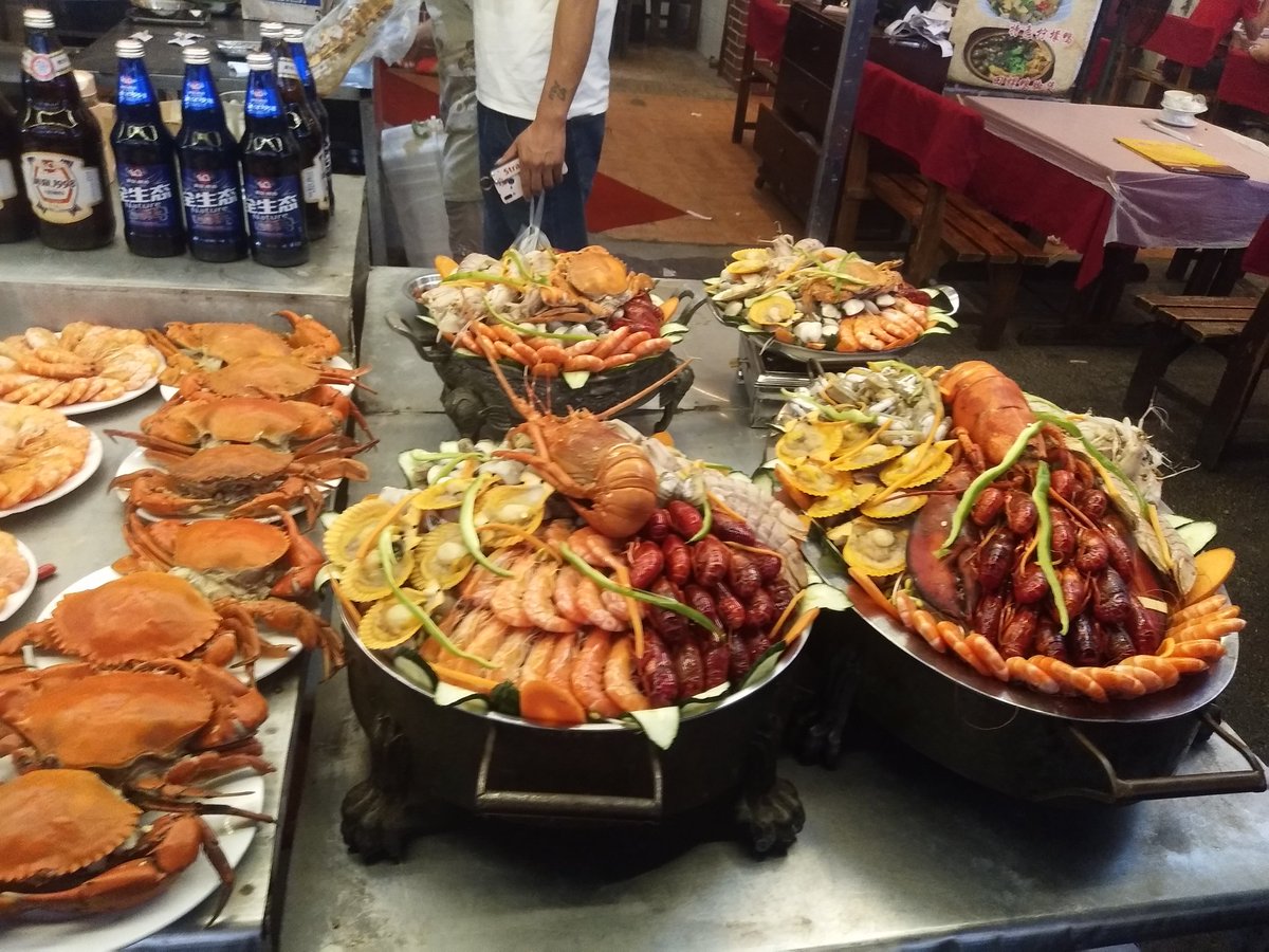 PCharoenkham's tweet photo. ตามหาอาหารอร่อยในย่านตลาดจงซานยามค่ำคืน https://t.co/31I9HSLVsC