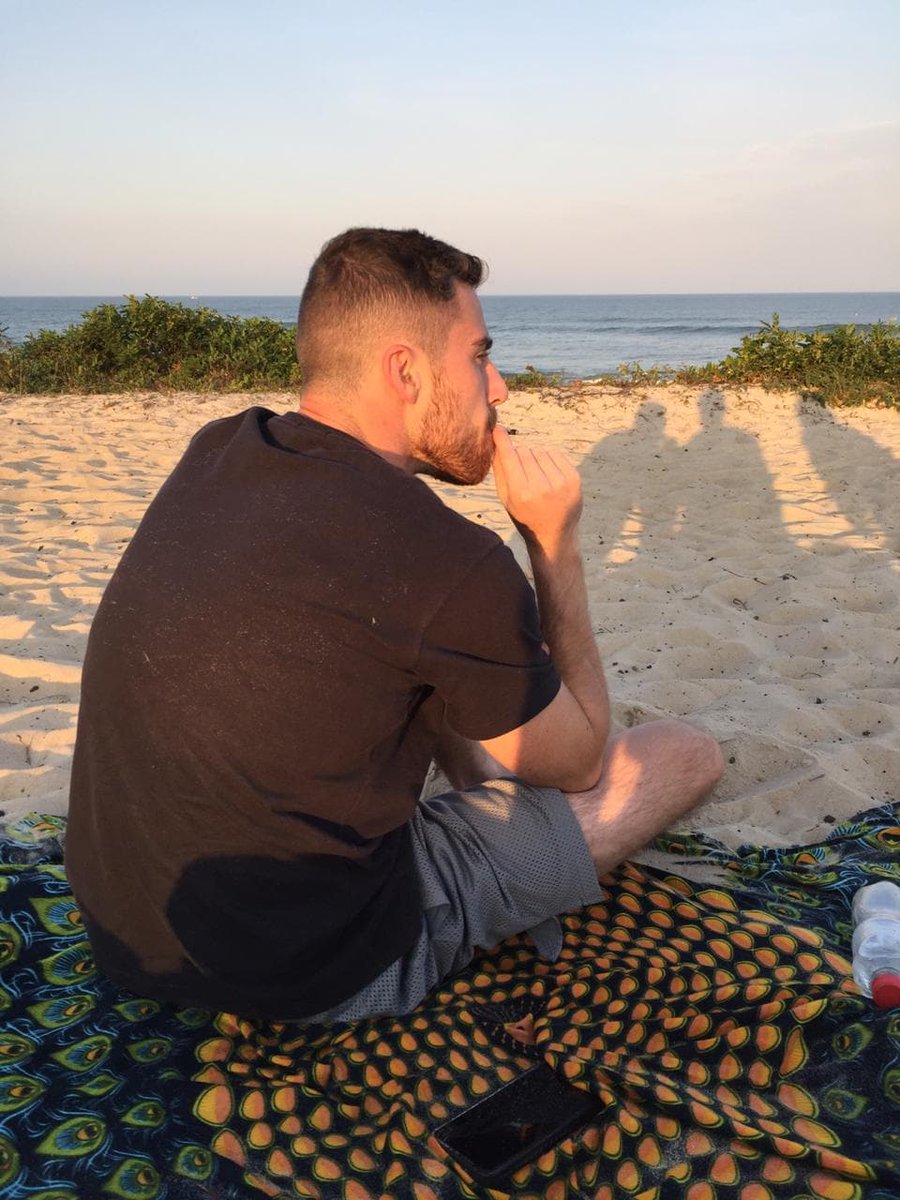 rick_prs's tweet photo. pega visão do arteiro contemplando a vida com atenção e sobriedade https://t.co/2h7B3izaFV