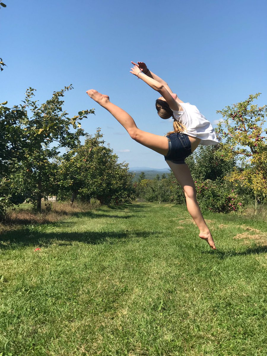 belladance05's tweet photo. Leaping into fall 🍁 #dancer #fall https://t.co/xQN6f3PAoa