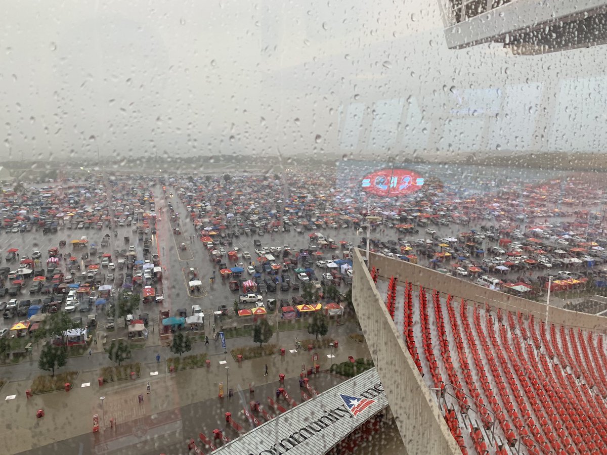 ChiefsReporter's tweet photo. #ChiefsKingdom will still tailgate ... https://t.co/6qUj4pDabf
