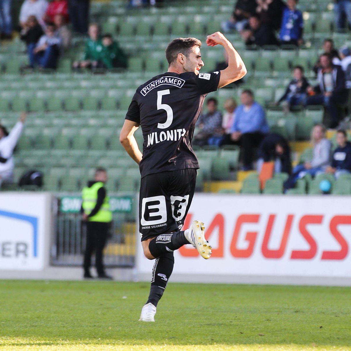 SKSturm's tweet photo. Erstmals in dieser Meisterschaft gab es für uns gestern ein Unentschieden. 🧐 Hier ist unsere Nachberichterstattung zum X beim @SVM_1922. #sturmgraz #110Sturm #tipicoBL #SVMSTU
📰 https://t.co/Q0zHs7ztPk
🗣 https://t.co/tm8e76c5qN https://t.co/Fw1F1GjhF2