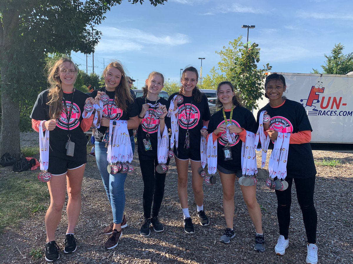 ViewsfromF102's tweet photo. HHS Keyettes 🗝🗝 working the Cupcake Run &amp; having fun at the finish line🥇🥈🥉🏅@KatyOlson23 @zehalicia @mollygwalker @alliekaymartin @emmacaldwellll @HHSPrincipal10 https://t.co/OdKIaDdAMQ