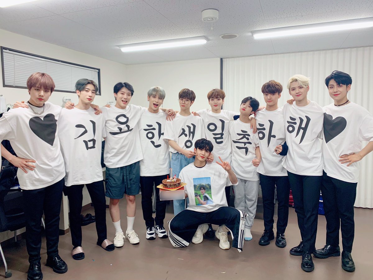 How adorable they are wearing tshirts in yohan's name by syllable🤧💓