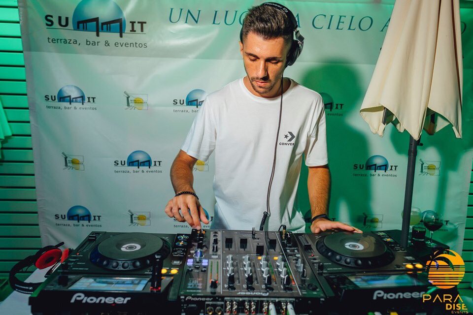 DjLens9's tweet photo. Muchas cosas por anunciar durante estos dias...😏💣
📸: @j_pleguezuelos 
▪️
▪️
▪️
#DjLens #photo #music #dj #djing #djlife #converse #pioneer #summit #night #like #instagram #paradisesalou https://t.co/UU3THLtzqw