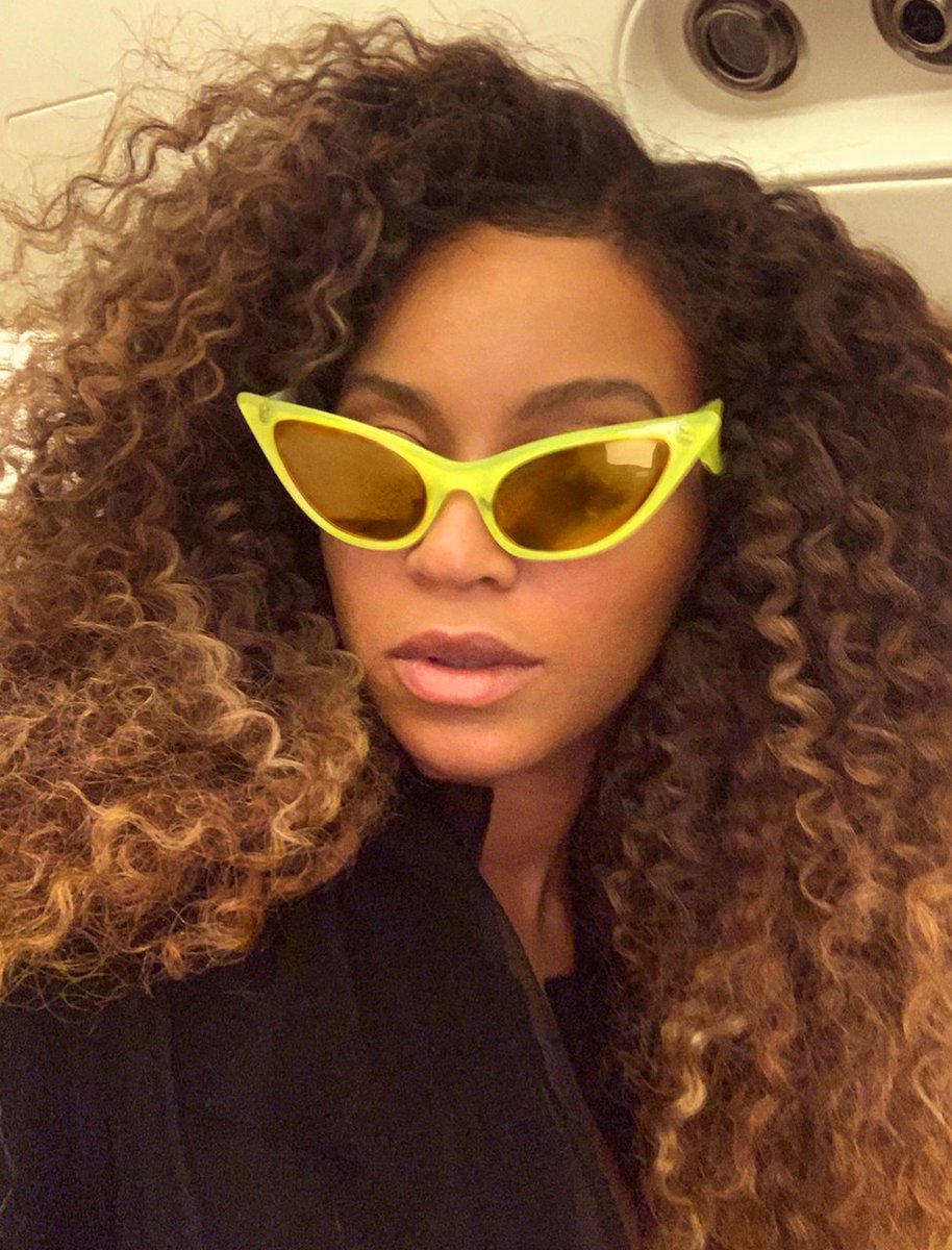 BeyLegion's tweet photo. Beyoncé // #SomethingInTheWater Festival. 🖤

#BeyAt37 https://t.co/aFhJAdbaHt