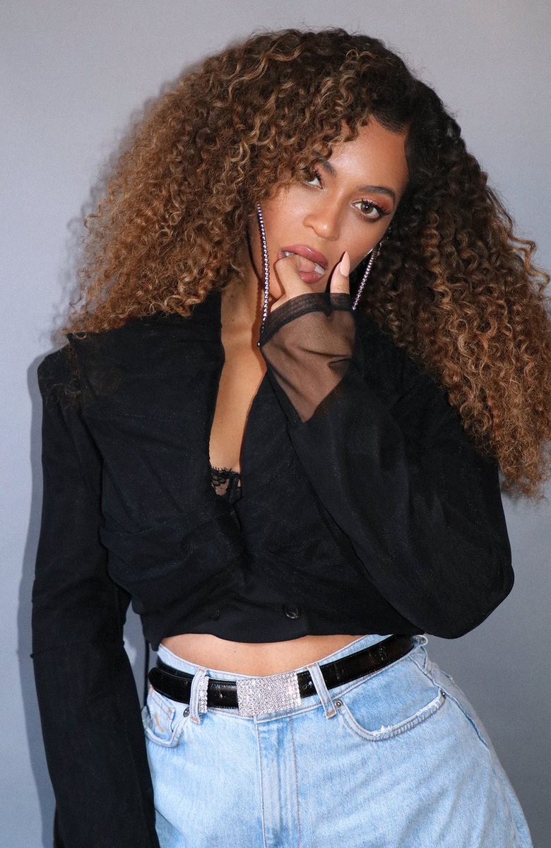 cybey_'s tweet photo. MI SENTO MALEEEE #BeyAt37 https://t.co/EIPGiaNZM4