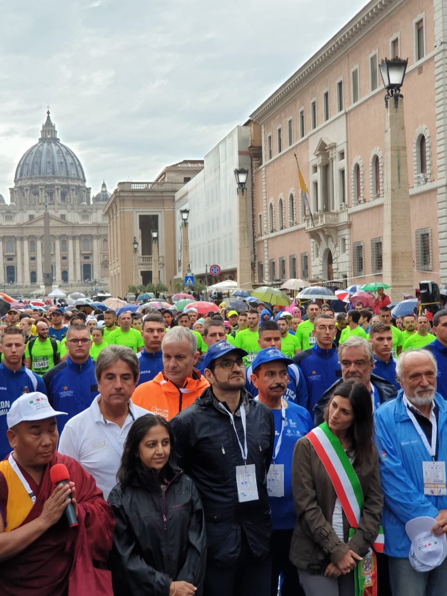 UAEembassyrome's tweet photo. تشرفنا كسفارة لدولة الإمارات العربية المتحدة في روما برعاية حدث رياضي ذو رسالة عالمية للسلام وهذا ما أشار إليه قداسة البابا فرانسيس اليوم بعد السباق مباشرة في قداس يوم الاحد في كلمته حيث قال: "أحييكم بحرارة جميعا.. سكان روما والحجاج القادمين من عدة دول... https://t.co/mJZHu2kzl9