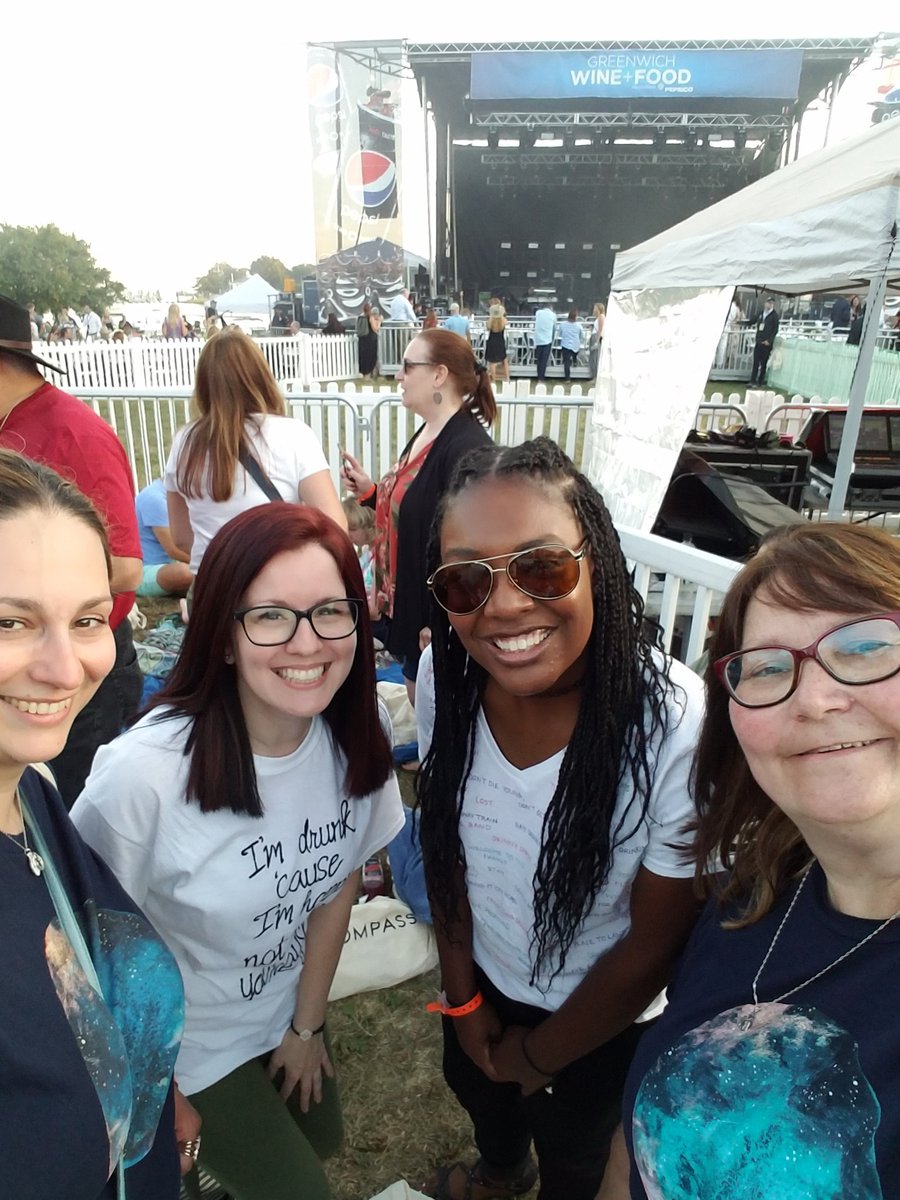 loriloriCM's tweet photo. Had a great time hanging out with friends! @lbt_newbie @ellie4182 @rberry313 Sorry I didn't get pics with @bpmirish and @LaLorenz It was great seeing all of you! #GWFF #LBTfriendsAlways ❤ #LBTfamily https://t.co/tDVRwtypwL