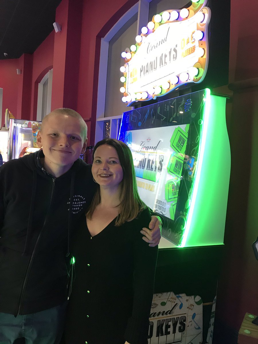 PeggGeorge's tweet photo. Had an amazing weekend with @lucypowley89 and @MishaJayne94! Went to Byron Hamburgers and @HWBNorwich Saturday and saw Sons Of Mark at @thebrickmakers today! #sonsofmark #byronhamburgers #hollywoodbowl #bowling #brickmakers #norwich #cousins #sotalented #guitar #singing https://t.co/F3zKFrHE1f