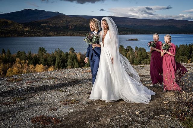 sondreamdahl's tweet photo. A magical day, shared with beautiful people, in the incredible mountains of Swedish Lapland. It was everything we could hope for and more. I love you @elisabetbarnes ❤
📸-> @iancorlessphotography
.
.
.
.
.
#wedding #brylluo #weddingday #swedishlapland… https://t.co/9pOogbiqt6 https://t.co/TAH2Gaf21p