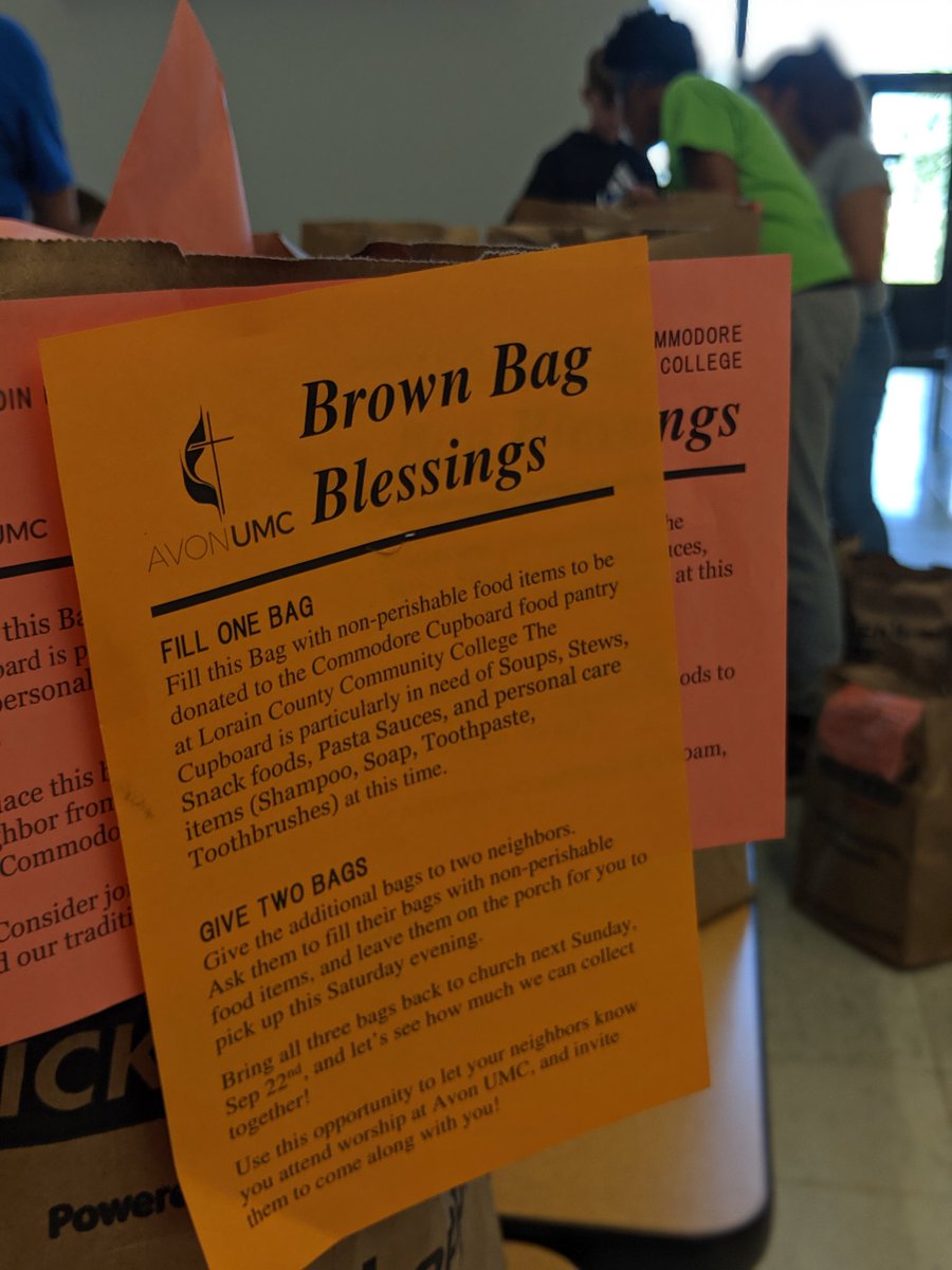 CommCupboard's tweet photo. A big THANK YOU goes out to Avon UMC who organized Brown Bag Blessings! The donations will go a long way in serving students and their families.  Also a big thank you also goes out to the volunteers and student staff who helped out today.

#HungerFreeLCCC #EndHunger #LCCCProud https://t.co/0iy6pupLGC